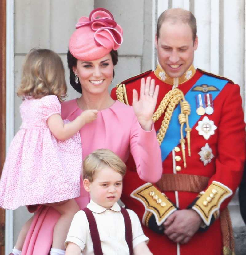 Kate Middleton e o príncipe William participam de orientação para o príncipe George